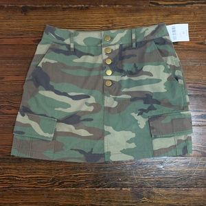 NWT • Green Camo Army Print Mini Skirt • Medium
